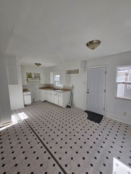 Building Photo - 1726 E Dartmouth St