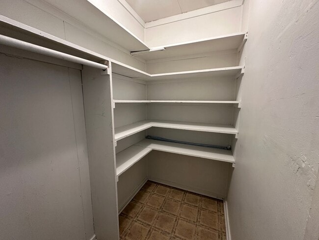 Building Photo - 1 Bedroom 1 Bathroom Duplex for rent in Aztec