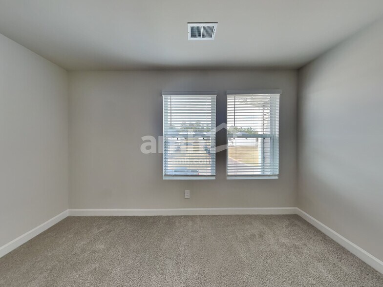 Building Photo - 210 Granby Trl