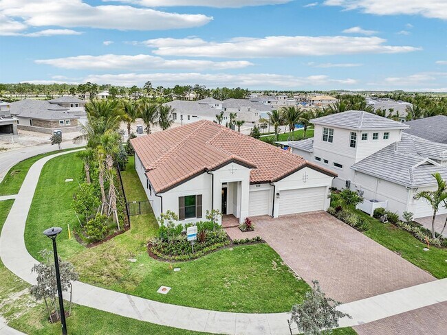 Building Photo - 13621 Le Christine Dr