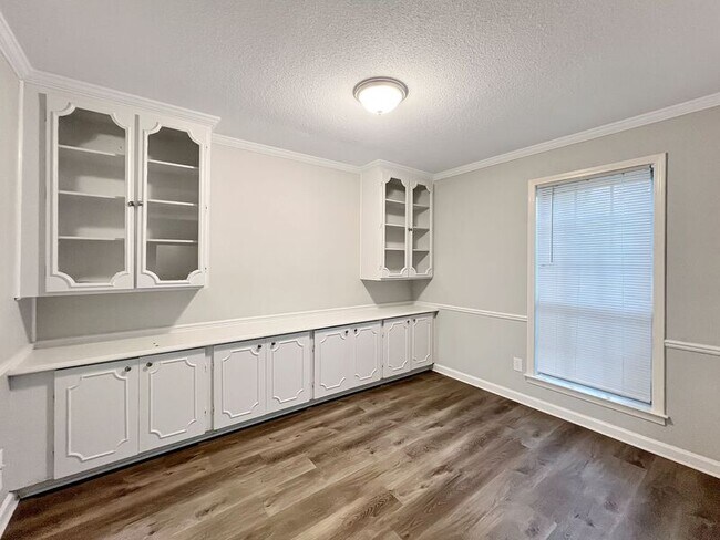 Building Photo - 3129 Domar St