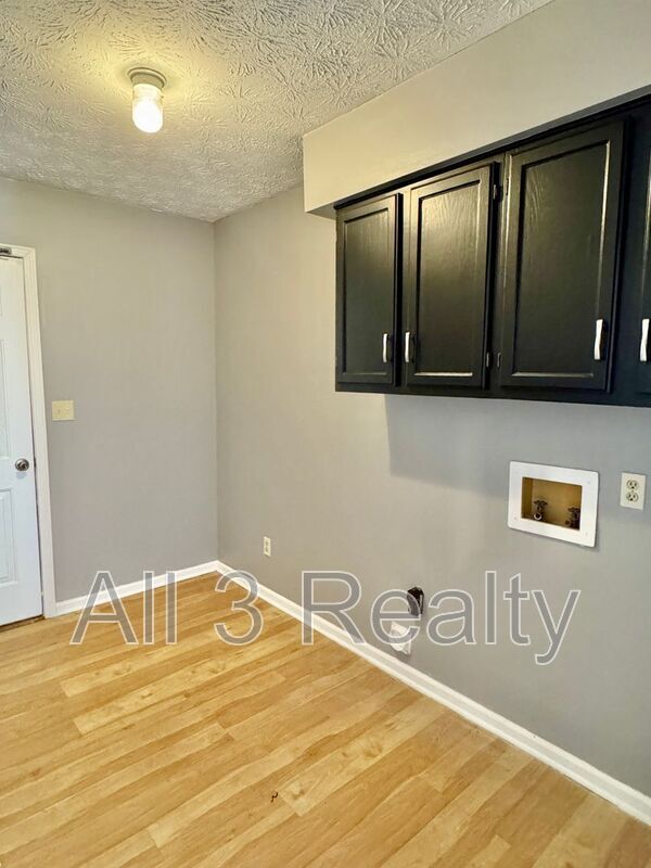 Building Photo - 728 E Gardendale Dr