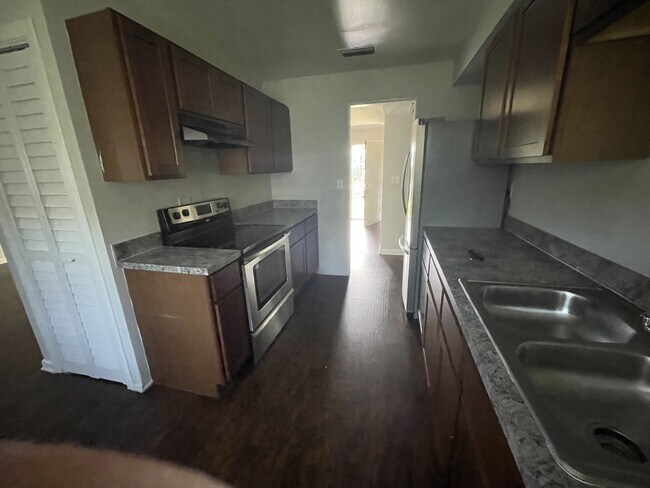 Building Photo - 5824 Yellow Pine Ct