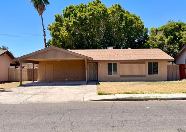 Primary Photo - 2448 S 18th Ave