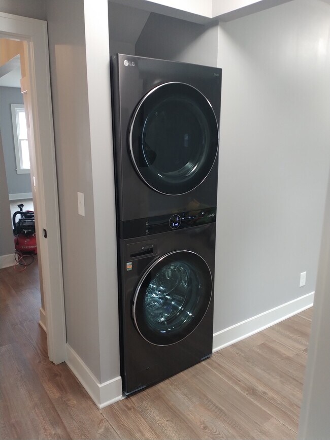 Building Photo - 410 Sandusky Ave