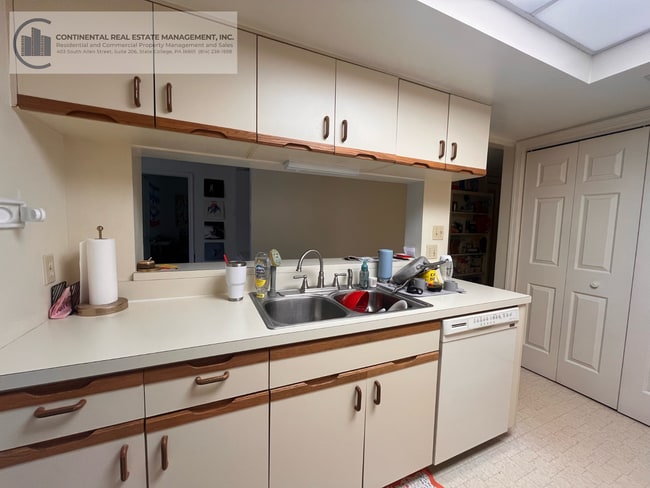 Building Photo - Downtown 2 Bedroom/2 Bathroom Apartment