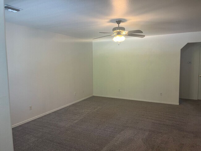 Building Photo - 6260 N Old McDonald Dr