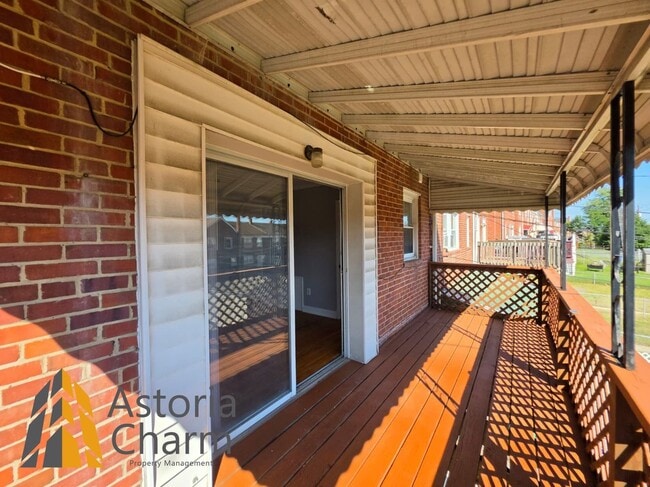 Building Photo - 1609 Northbourne Rd