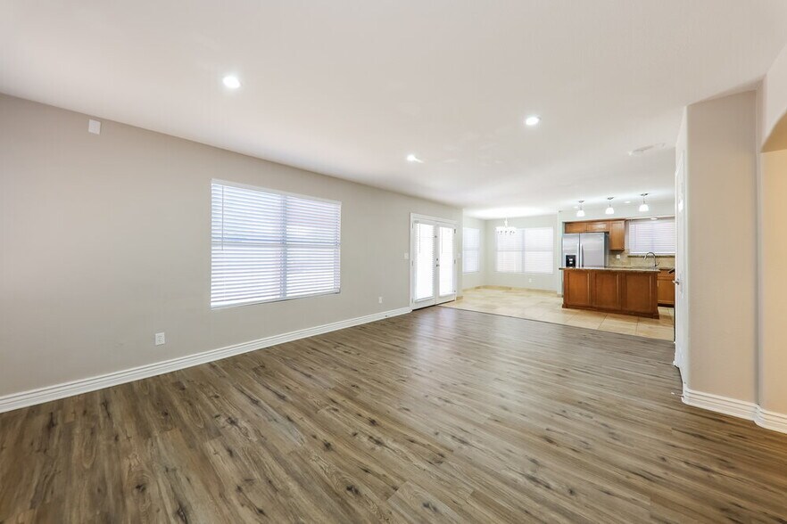Building Photo - 5142 W Piute Ave