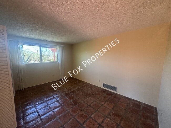 Building Photo - 6521 N Calle Padre Felipe