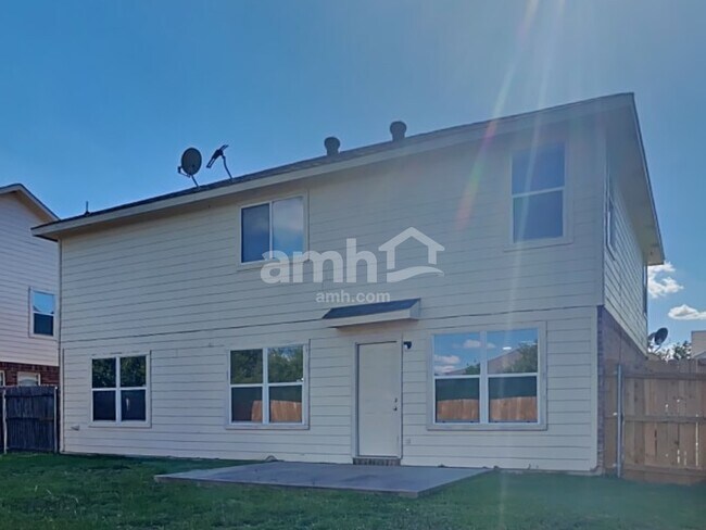 Building Photo - 700 Liberty Ln