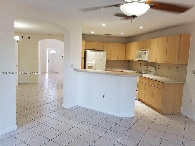 Building Photo - 4723 SW 163rd Pl