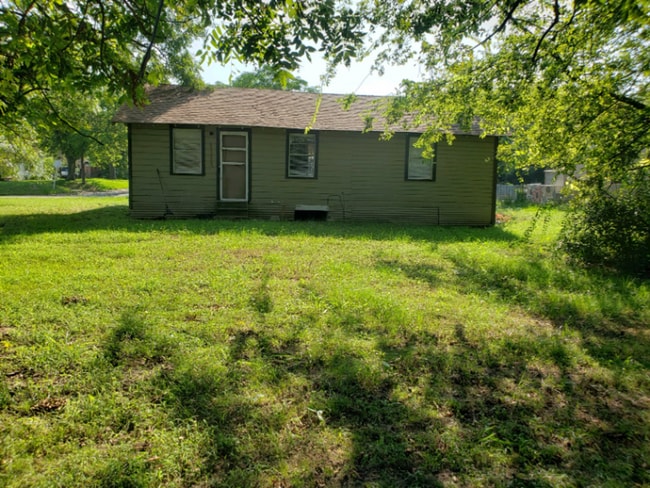 Building Photo - 813 Carter St