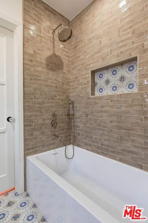 Building Photo - 144 S La Peer Dr