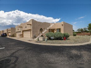 Building Photo - 606 W Woodfield Ct