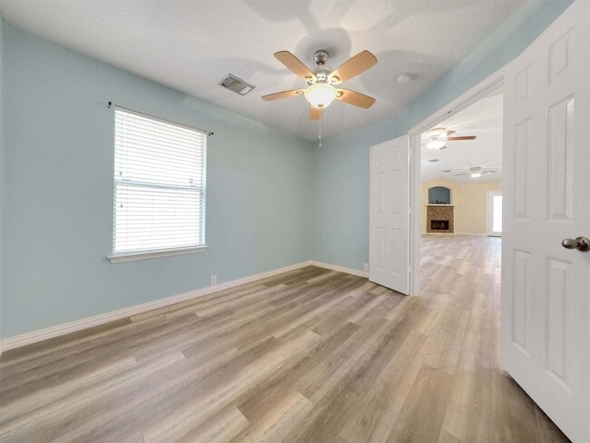 Building Photo - 4927 Deep Glen Ln