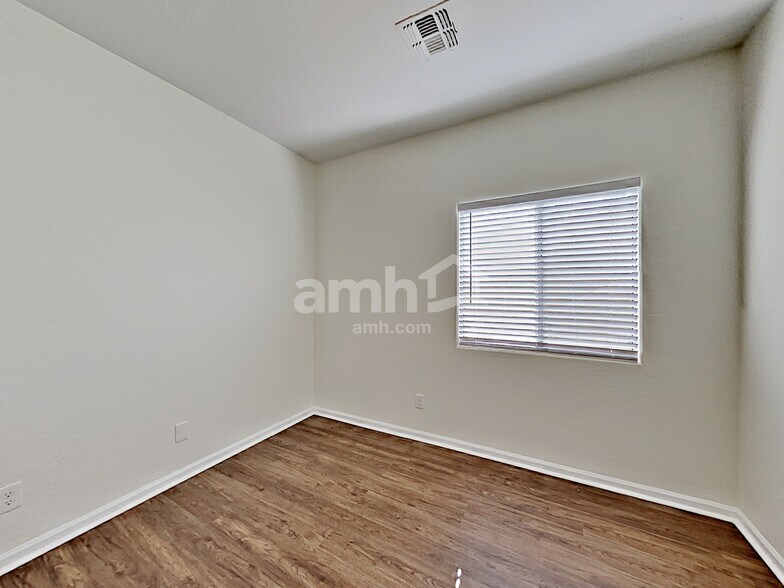 Building Photo - 42929 N Hudson Ct
