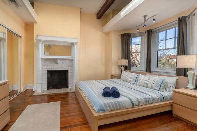 Building Photo - 2633 Adams Mill Rd NW