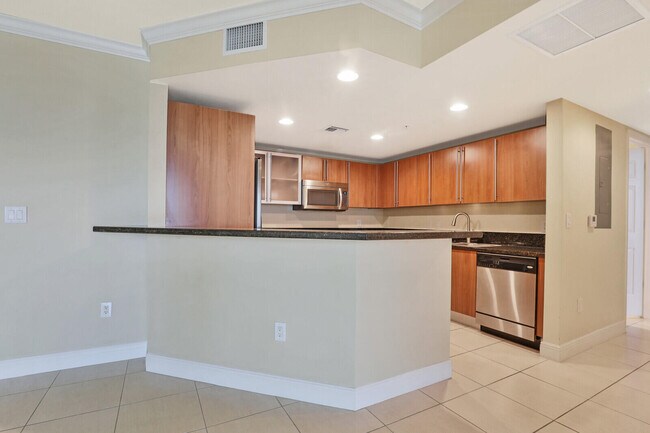 Building Photo - 610 Clematis St