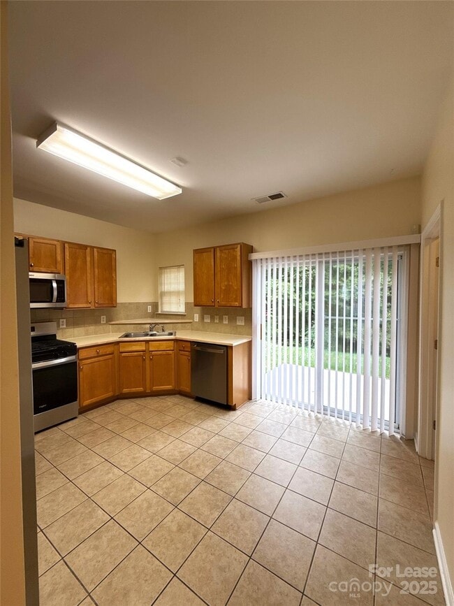 Building Photo - 3046 Summerfield Ridge Ln