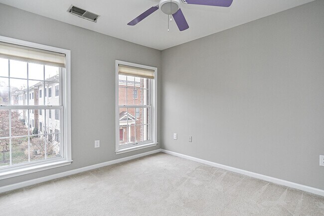 Building Photo - 4654 Hummingbird Ln