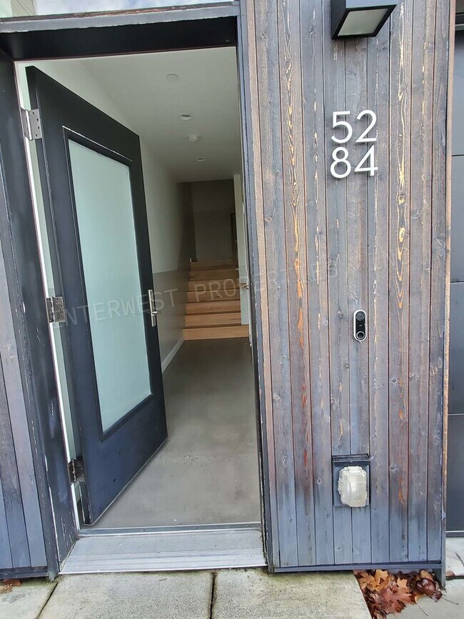 Building Photo - PERE02--*