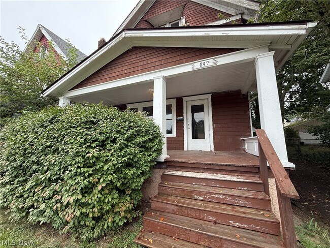 Building Photo - 897 Polk Ave