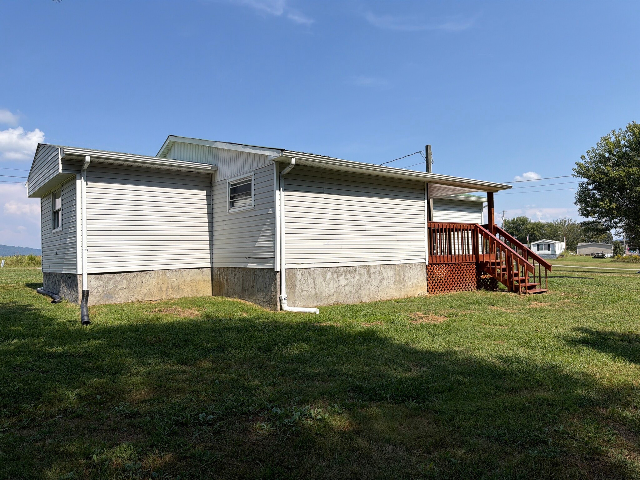 Building Photo - 611 Oak Hills Rd