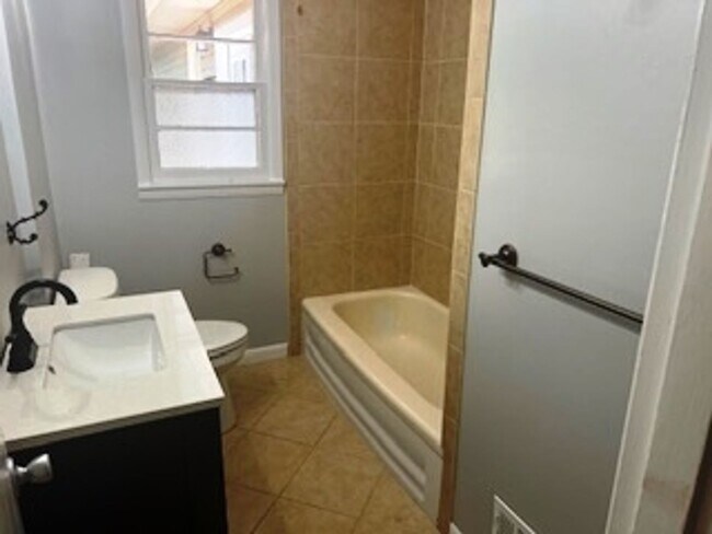 Building Photo - Convenient 3BR/2BA in Vestavia near Collonade
