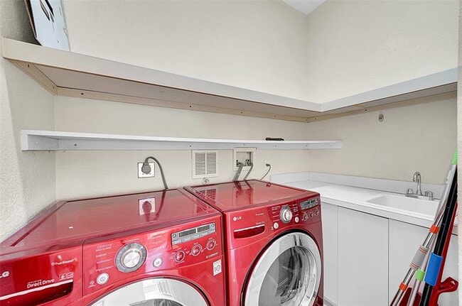 Building Photo - 11012 NW 70th Ct