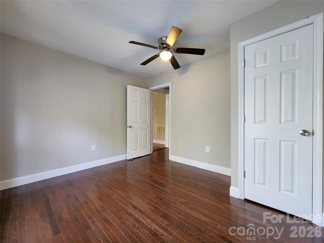 Building Photo - 121 Willow Ln NW