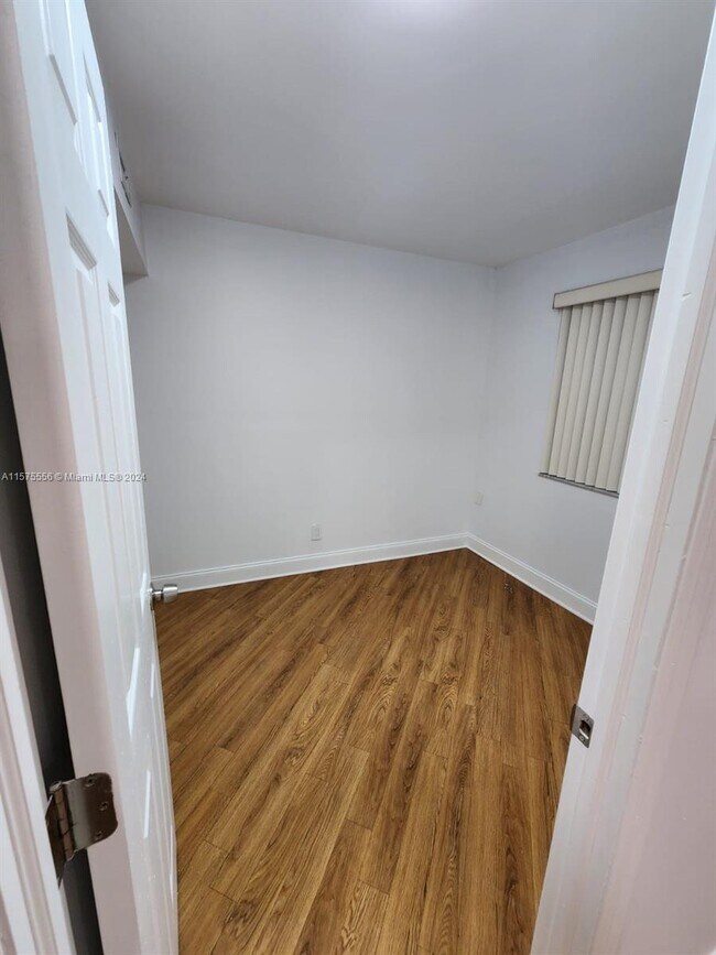 Building Photo - 1701 Bayberry Dr