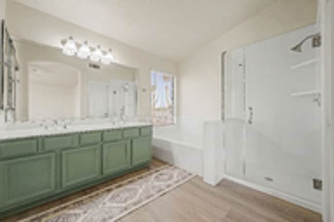 Building Photo - Newly Remodeled Home