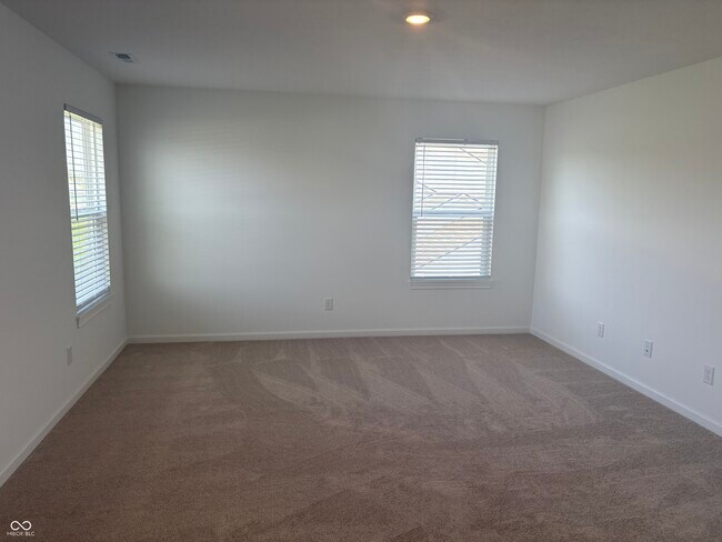 Building Photo - 354 N Grand Oak Dr