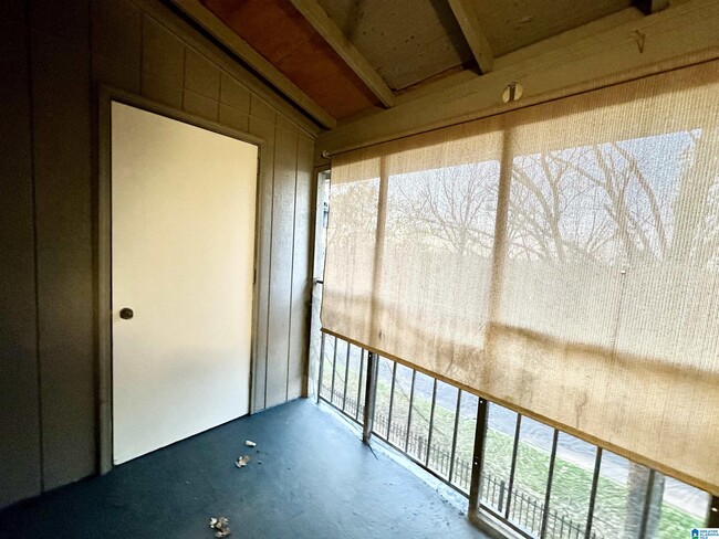 Building Photo - 415 Skyview Dr