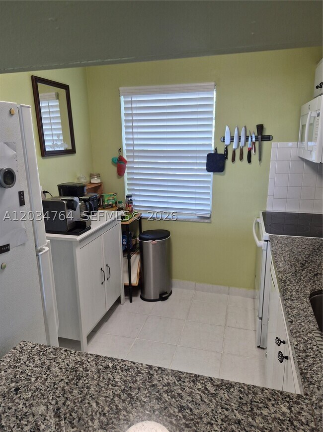 Building Photo - 7797 Golf Cir Dr