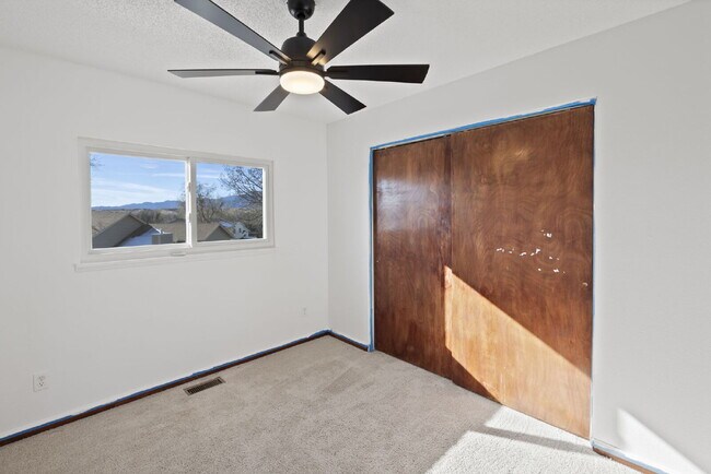 Building Photo - Spacious 6-Bedroom / 3.5-Bath Home — Great Location + Solar Savings!