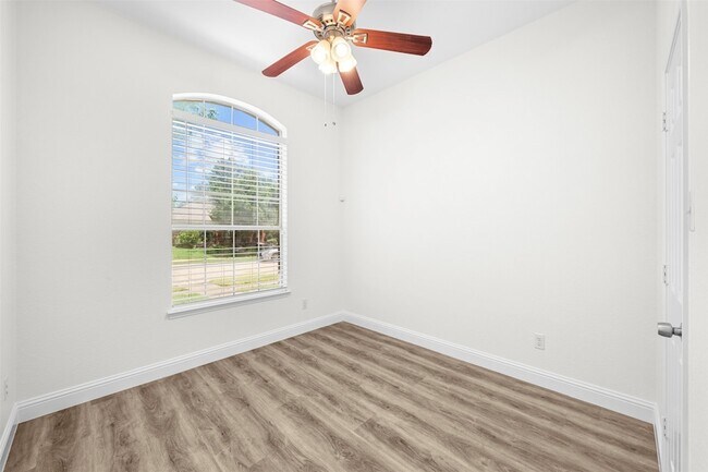 Building Photo - 6245 White Pine Dr