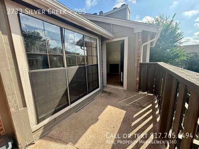 Building Photo - 2733 Silver Creek Dr