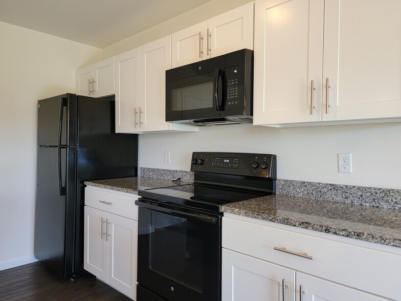 Building Photo - 68 Rollins Ln