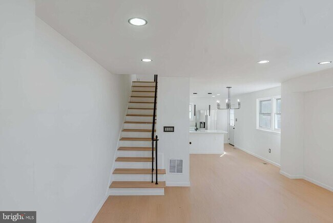 Building Photo - 413 Kennedy St NE