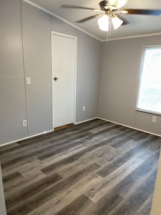 Building Photo - Renovated Home