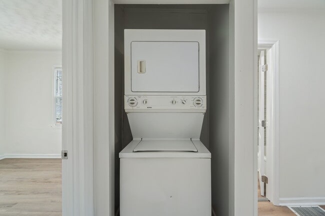 Building Photo - 2324 Greenfield Ln