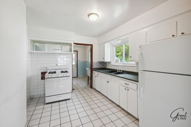 Building Photo - 3 Bedroom Ranch - $1,350