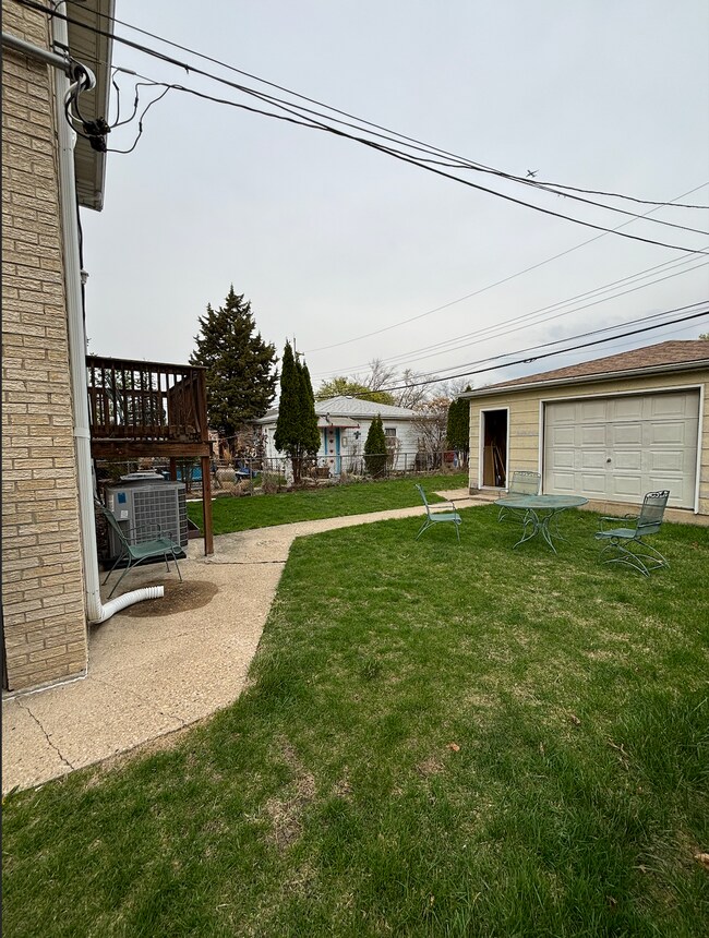 Building Photo - 4447 N Melvina Ave