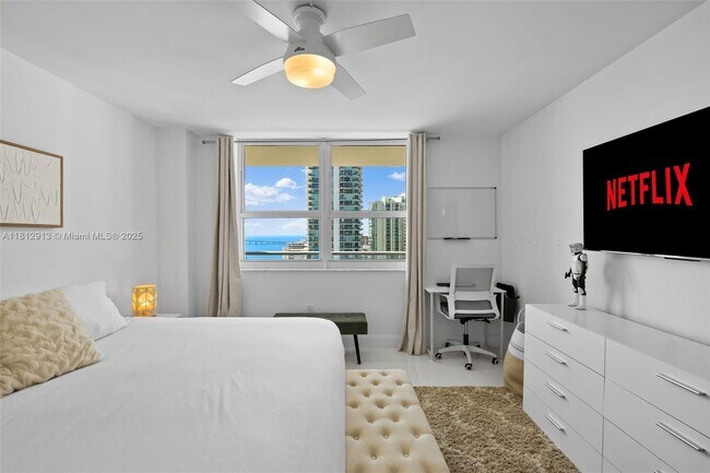 Building Photo - 1155 Brickell Bay Dr