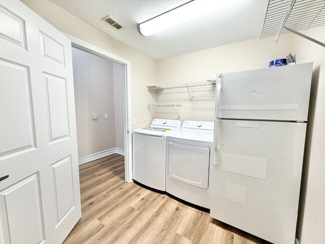 Building Photo - ** FAIRWAY PRESERVE ** 3 BED / 2 BATH CONDO - PET OK! - NORTH NAPLES - ANNUAL RENTAL