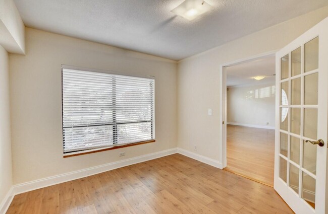 Building Photo - 17768 Maplewood Dr