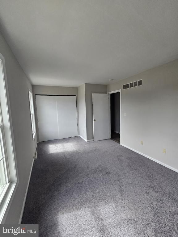 Building Photo - 33 Fieldstone Ct