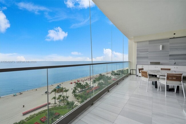 Building Photo - 17901 Collins Ave